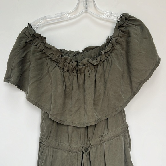 BCBGMAXAZRIA Evangelie off the shoulder dress in dusty olive size S - Picture 2 of 9
